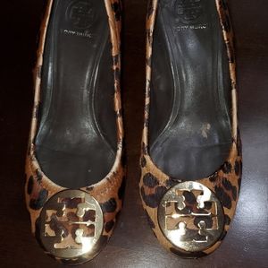 Tory Burch "SOPHIE" leopard print fur, wedge heels.